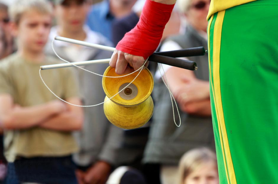 Djuggledy Straßenshow Straßenshow Berlin